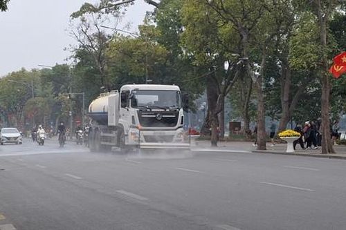 Tận thấy hoạt động của 'pháo xa sương mù' giảm bụi mịn giữa Thủ đô