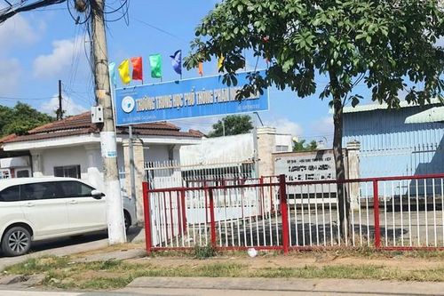 Kiểm điểm hiệu trưởng bị tố thu chi sai quy định