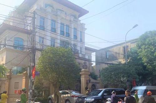 Công an khám xét nhà đại gia nghìn tỷ ở Nghệ An
