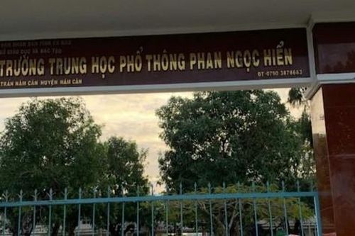 Kỷ luật giáo viên nhận tiền dạy kèm học sinh thi lại