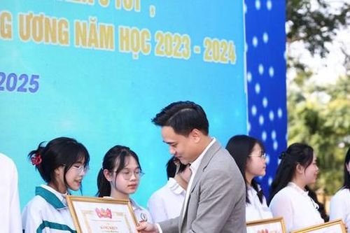 Bắc Ninh tuyên dương Sinh viên 5 tốt và Học sinh 3 rèn luyện