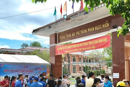 Kỷ luật thầy giáo nhận 7 triệu đồng dạy kèm học sinh thi lại môn văn