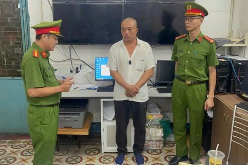 Bắt đối tượng cầm hung khí đuổi đánh nhân viên giao hàng ở trung tâm TPHCM