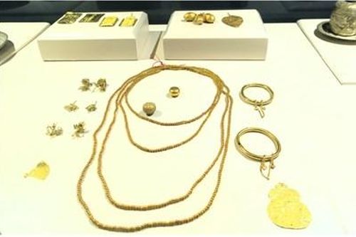 Bộ kim phẩm đền Nghè được công nhận Bảo vật quốc gia