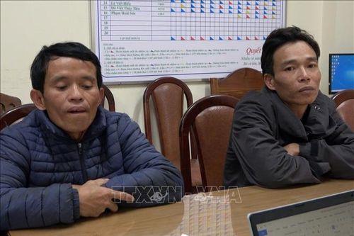 Triệu tập hai lái xe tải đánh lái xe khách và du khách gây ùn tắc giao thông