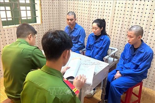 Tạm giữ hình sự các đối tượng lừa bán điện thoại giá rẻ cho hơn 3.000 người