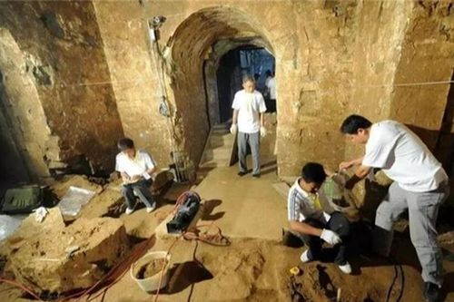 'Đứng tim' khi phát hiện bóng đen nấp sau cửa mộ cháu gái Võ Tắc Thiên, bí mật giấu kín ngàn năm bị phanh phui