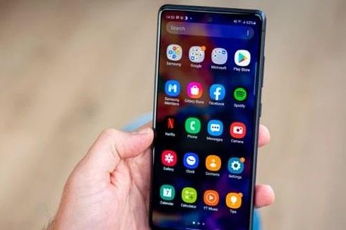 Galaxy S20 FE từng là kẻ hủy diệt iPhone 11 nay rẻ vô địch năm mới, vẫn dư sức hạ đo ván iPhone 16