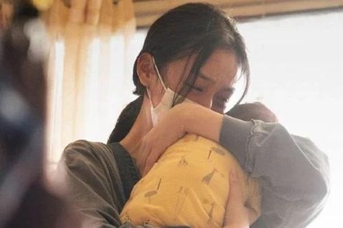 Cháu nội mới đầy tháng, mẹ chồng đã đuổi đi vì con gái bà 'không chịu được tiếng trẻ con khóc'
