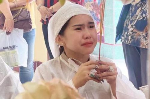 Nghệ sĩ Bình Tinh báo tin tang sự, nhiều nghệ sĩ gửi lời chia buồn
