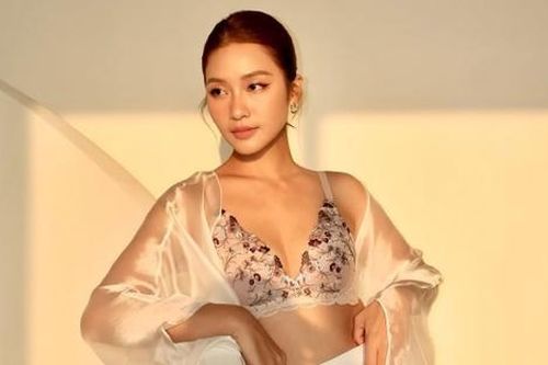 Mốt phối rời áo bra, khoe đường cong nét căng của Khả Ngân