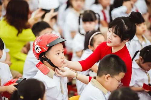 Hoàn thành tặng 1,7 triệu mũ bảo hiểm cho 14.000 điểm trường