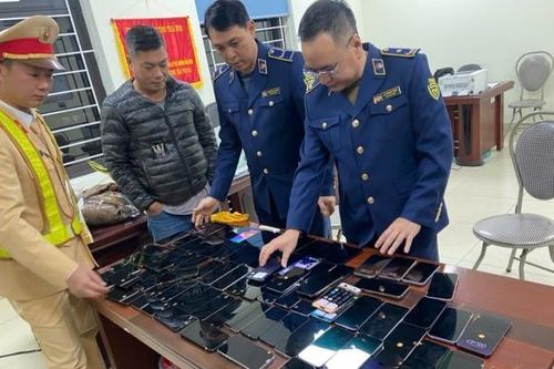 Thái Bình: Tạm giữ 89 chiếc Iphone không rõ nguồn gốc