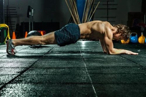 Bài tập plank và những 'biến thể' giúp bạn tăng cường sức mạnh cốt lõi