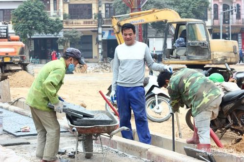 Lộc Bình: 'Nước rút' hoàn thành Dự án cải tạo, nâng cấp vỉa hè quốc lộ 4B