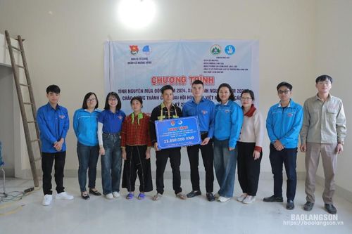 Trao gần 23 triệu đồng hỗ trợ gia đình có hoàn cảnh khó khăn tại xã Hoàng Đồng, thành phố Lạng Sơn