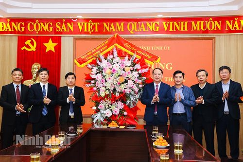 Đồng chí Phó Bí thư Thường trực Tỉnh ủy chúc mừng Ban Nội chính Tỉnh ủy nhân ngày truyền thống ngành Nội chính Đảng