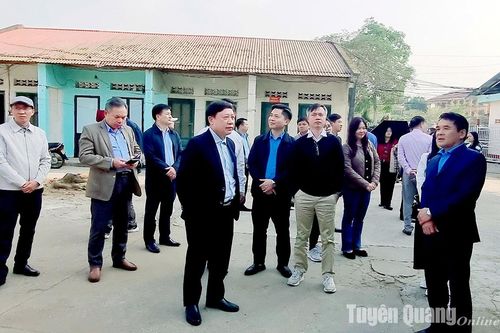 Công đoàn 5 trường đại học hỗ trợ sửa chữa nhà công vụ cho Trường THPT Chiêm Hóa