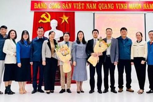 Quận ủy Thuận Hóa công bố quyết định về công tác cán bộ tại phường An Đông