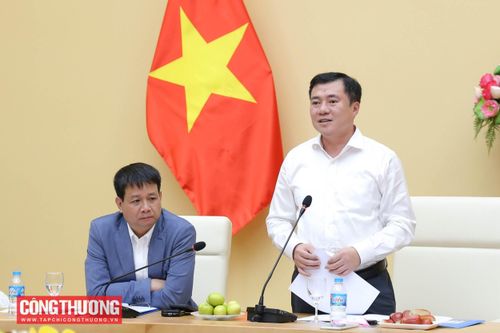 Thứ trưởng Nguyễn Sinh Nhật Tân biểu dương nỗ lực của Cục Hóa chất, đặc biệt trong xây dựng Luật Hóa chất (sửa đổi)