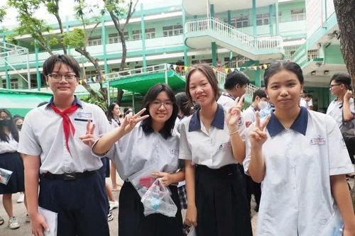TP. Hồ Chí Minh đề xuất cho tựu trường sớm để nghỉ Tết dài hơn