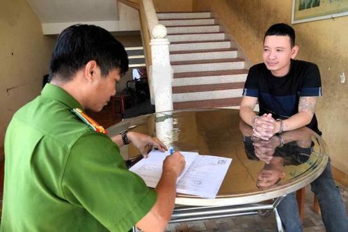 Công an xã kiểm tra hành chính phát hiện đối tượng có lệnh truy nã
