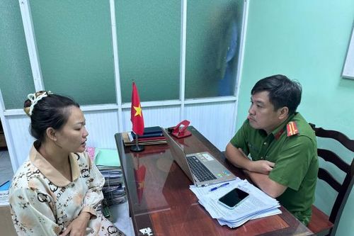 Khởi tố người phụ nữ đánh gãy xương mũi nhân viên gác chắn tàu