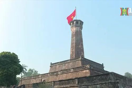 Cột cờ Hà Nội mở cửa đón khách tham quan