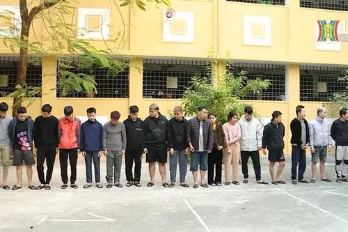 Bắt 18 đối tượng trong đường dây đánh bạc xuyên quốc gia