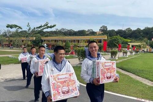 Omachi mang không khí xuân rạng rỡ đến với Trường Sa
