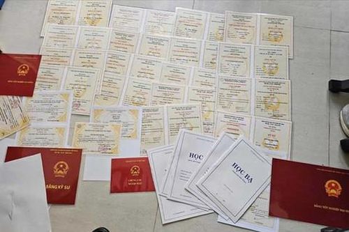 Triệt phá đường dây làm giả giấy tờ, bằng cấp giao dịch trên khắp cả nước