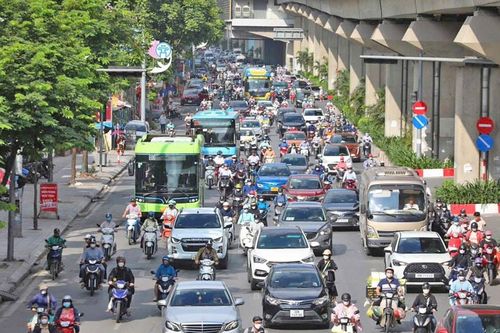 Xử lý các điểm ùn tắc giao thông tại Hà Nội:Kết hợp giải pháp trước mắt và lâu dài