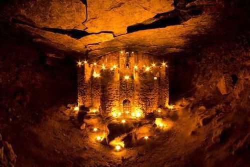 Bí ẩn về ngọn đèn ngàn năm tuổi cháy trong lăng mộ của Tần Thủy Hoàng