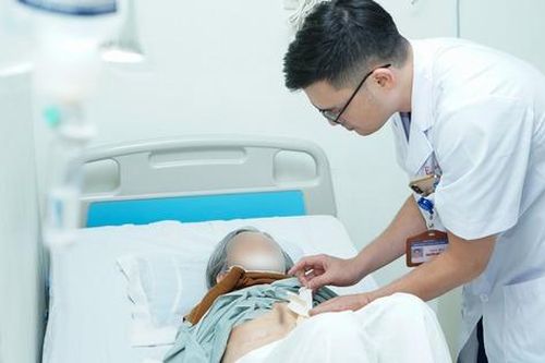 Cứu sống cụ bà 88 tuổi ở Hà Nội bị viêm ruột thừa cấp, bác sĩ chỉ ra các biểu hiện này cần đi khám ngay