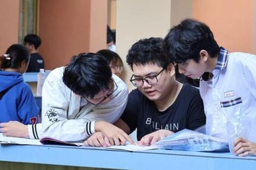 Thận trọng trước các 'lò' luyện thi đánh giá năng lực trên mạng xã hội