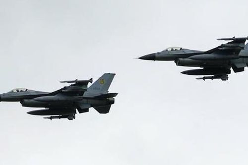 Ukraine rút ngắn đào tạo phi công F-16: Giải pháp cấp tốc hay mạo hiểm?