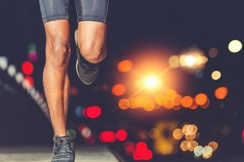 Có nên đi bộ trước khi ngủ không?