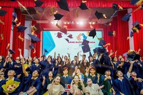 Lễ trao học bổng Nâng bước Thủ khoa 2024: Lan tỏa tinh thần vượt khó chinh phục tri thức