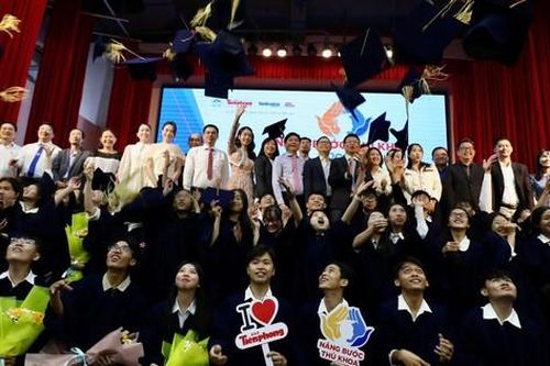 Nâng bước Thủ khoa 2024: Sức mạnh để Gen Z theo đuổi tri thức