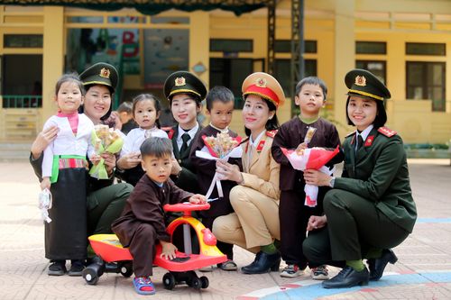 Góp nắng xuân cho trẻ em vùng cao