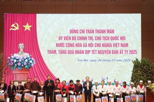 Agribank trao an sinh xã hội và tặng quà Tết cho người nghèo, gia đình chính sách tỉnh Yên Bái