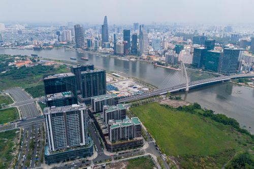 Công ty bất động sản thưởng Tết nhân viên bằng ôtô Mercedes, SH