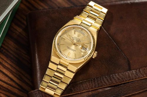 Đồng hồ Rolex tiếp tục tăng giá 8%