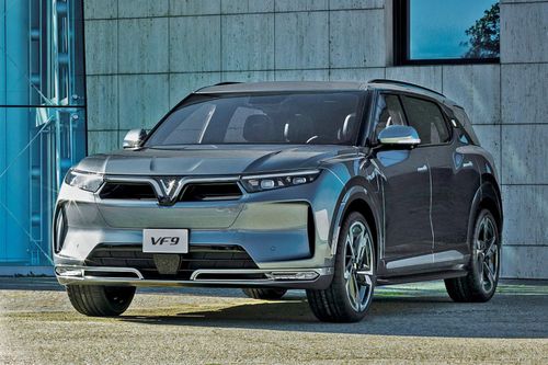 VF 5 Plus tăng giá 12 triệu, VF 9 giảm gần nửa tỷ đồng