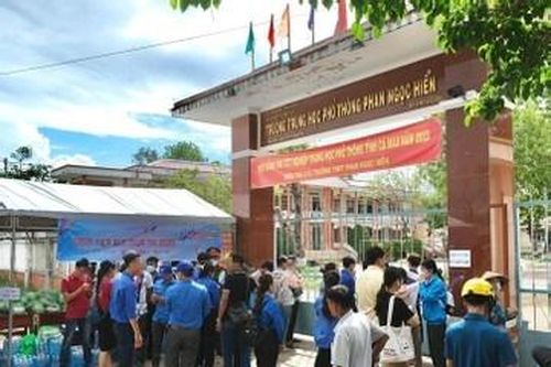 Hiệu trưởng nêu lý do kỷ luật thầy giáo nhận tiền dạy kèm học sinh