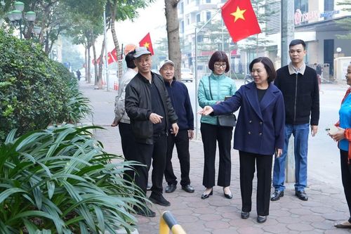 Sức dân trong phong trào xây dựng Thủ đô 'Sáng-Xanh-Sạch-Đẹp' tại quận Tây Hồ