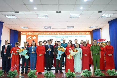 Ra mắt Ban Chấp hành Đảng bộ và lãnh đạo chủ chốt phường Hải Châu