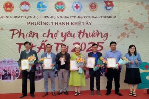 Phường Thanh Khê Tây tổ chức 'Phiên chợ yêu thương' dành cho người dân khó khăn dịp Tết Nguyên đán Ất Tỵ 2025.