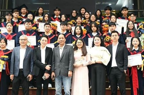 Nâng bước Thủ khoa 2024: 'Đường chạy tiếp sức' của lòng nhân ái, ý chí và khát vọng