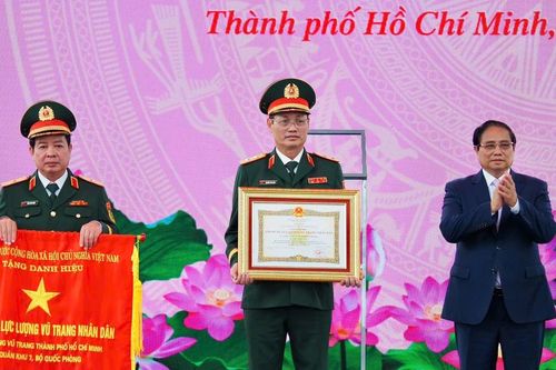 Lực lượng vũ trang TPHCM đón nhận danh hiệu Anh hùng Lực lượng vũ trang nhân dân